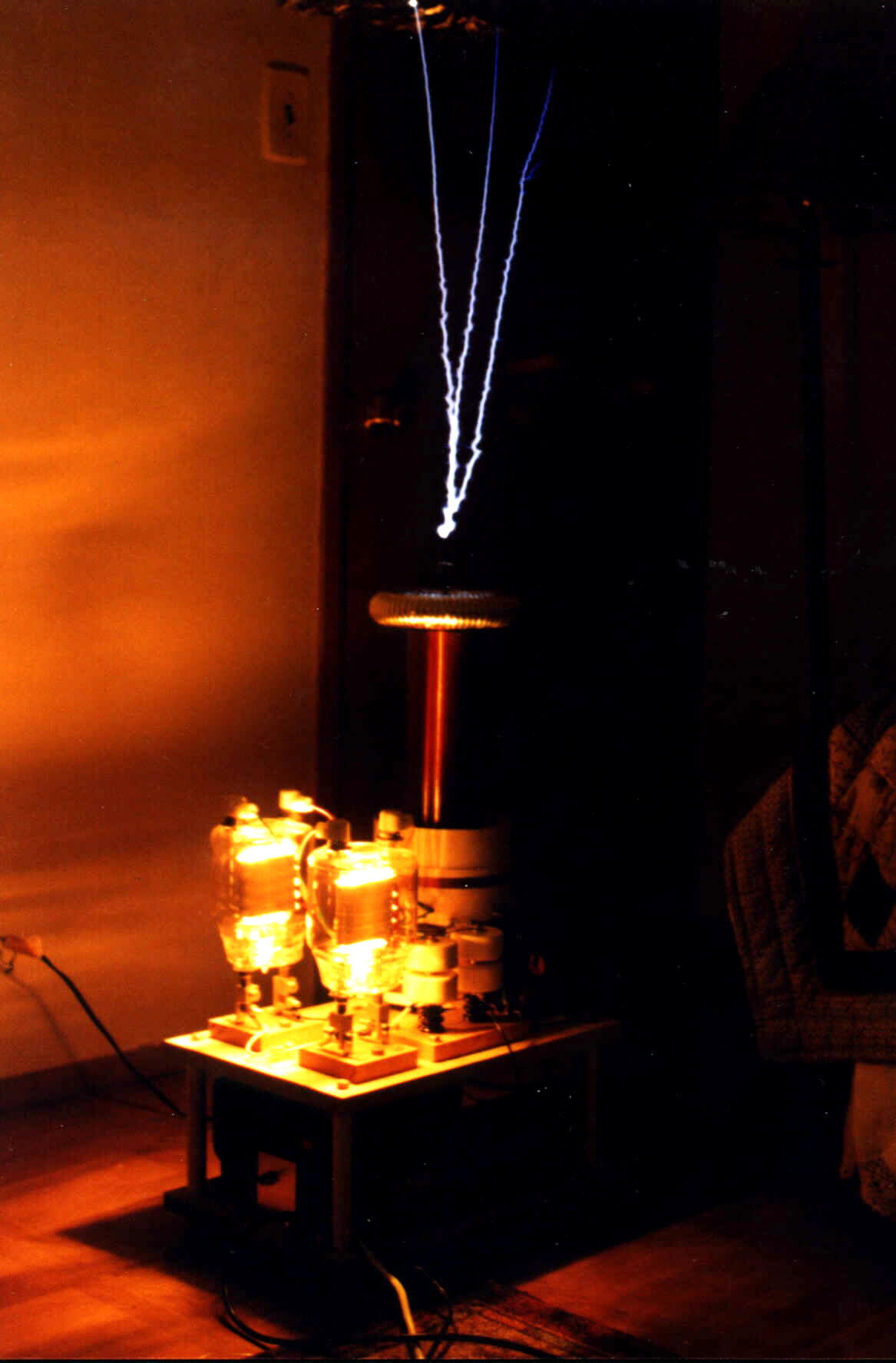 VTTC: Vacuum Tube Tesla Coil